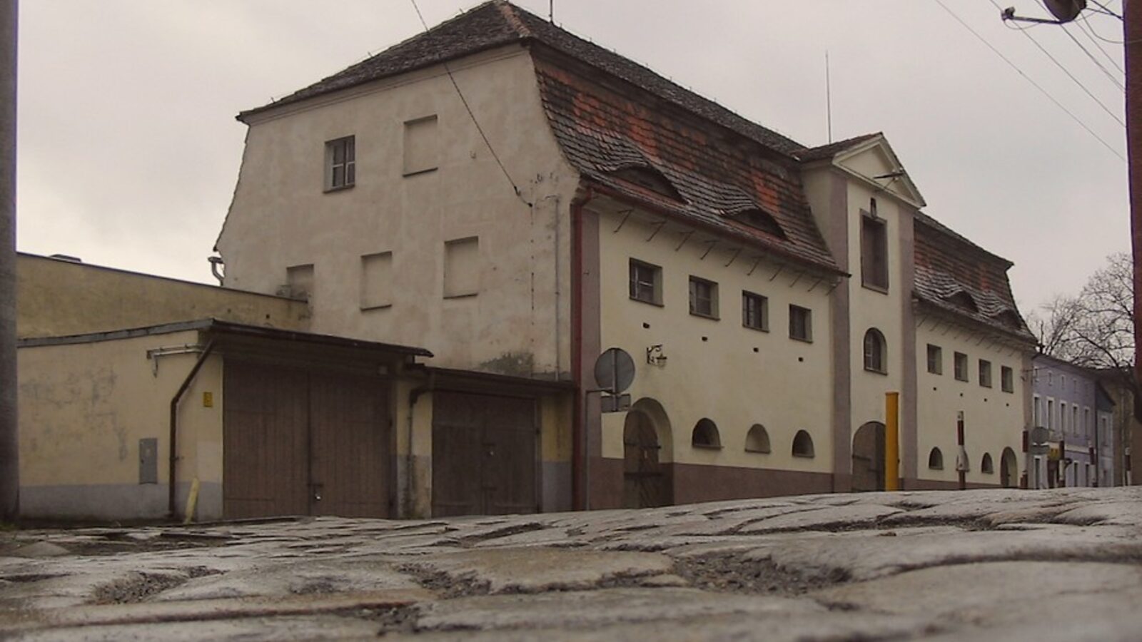 Small warehouse awaiting a hired truck